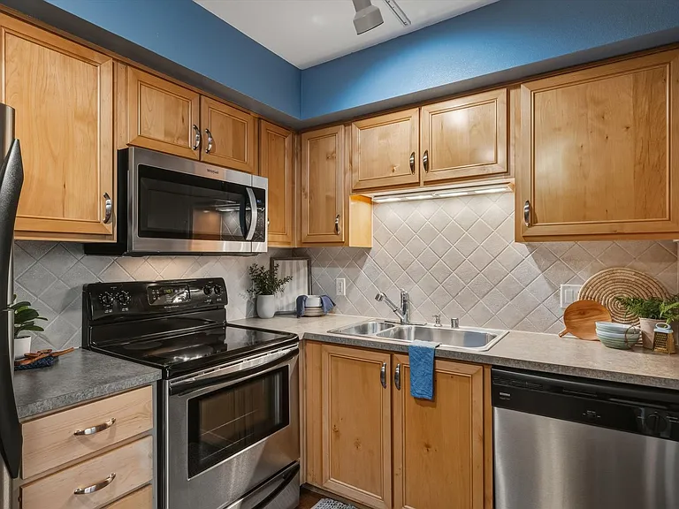 960 Harris Ave #307 — Photo 7