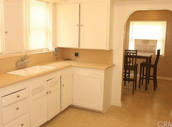 4th image of 229 E 19th St