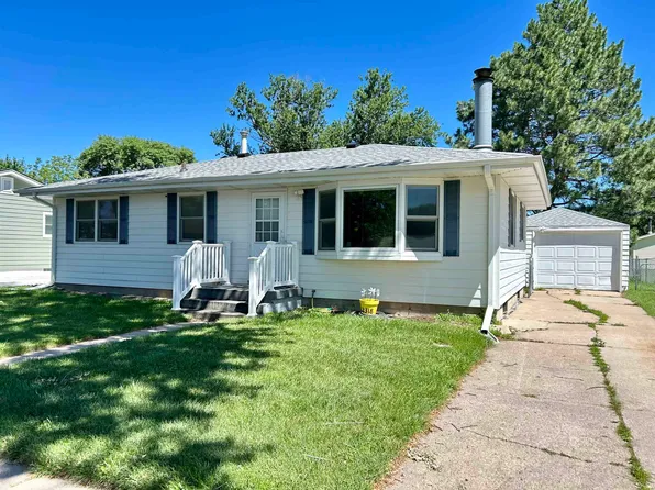 2318 W 8th St, Hastings, NE 68901