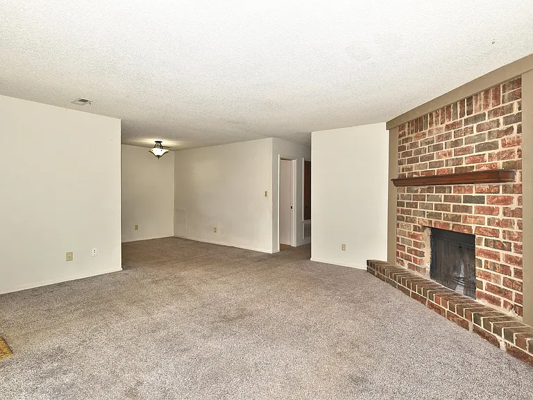 324 W Quantico St — Photo 20