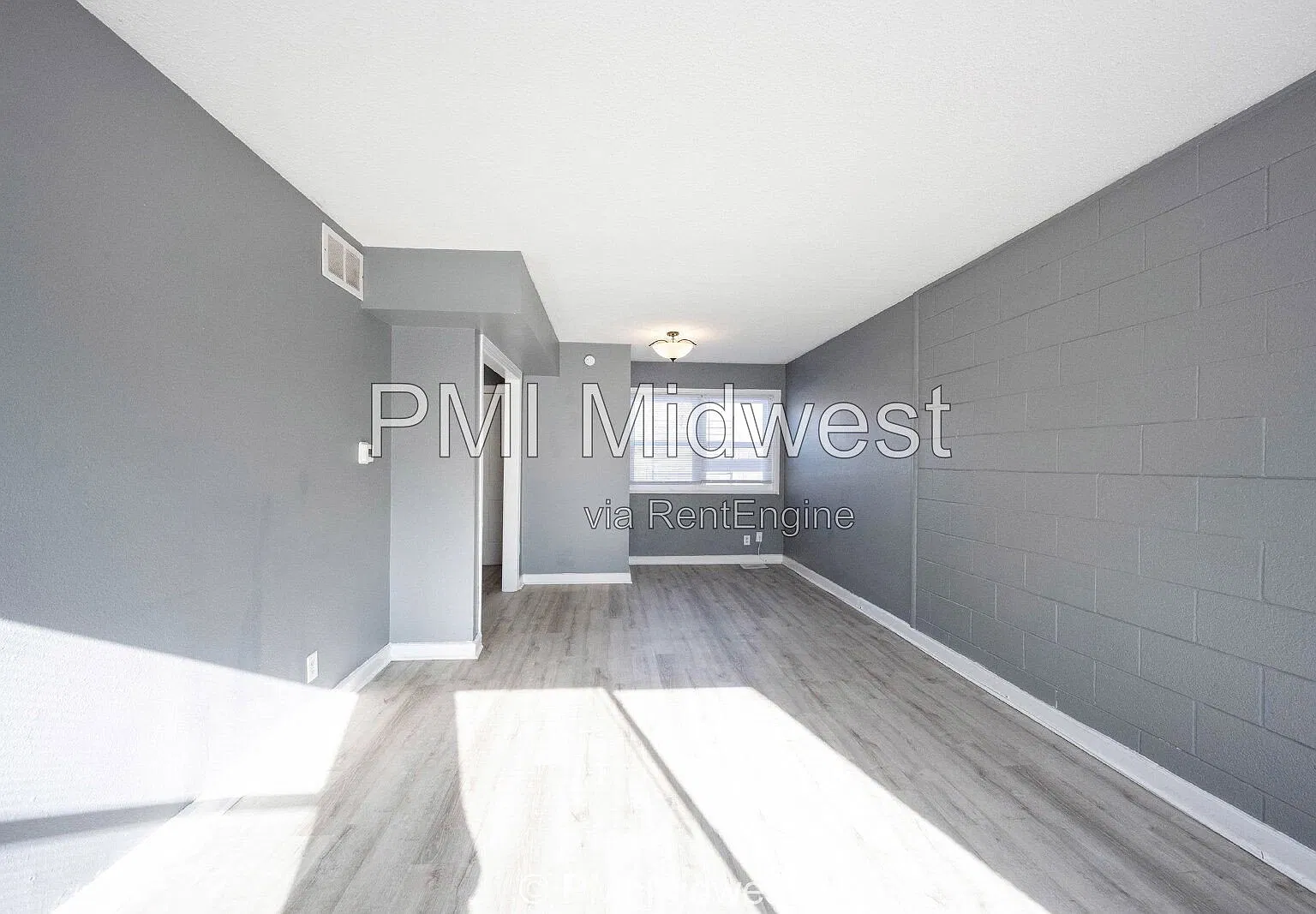 2 bed, 1.0 bath, 900 sqft, $949 — Photo 2