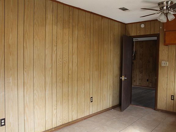 3rd image of 1908 Edgerly Ave