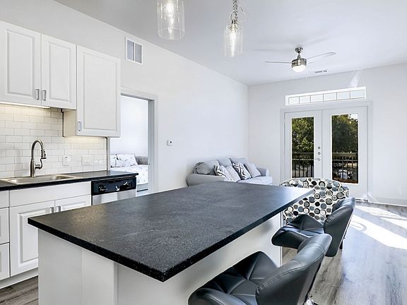 4th image of 1514 E 15th St #3