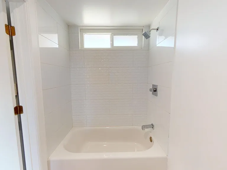 730 S Serrano Ave — Photo 15