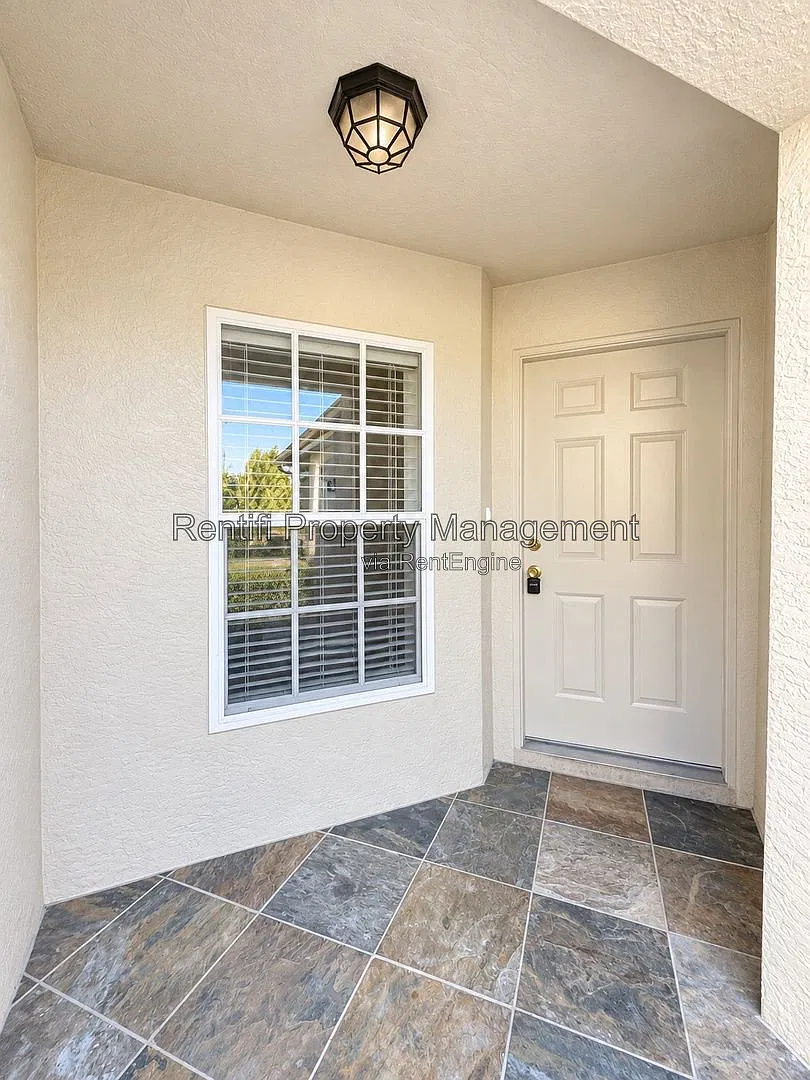3 bed, 2.0 bath, 1336 sqft, $1,650 — Photo 3