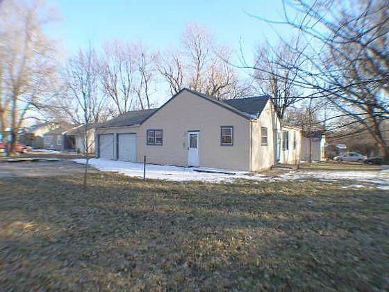 2nd image of 6801 Maple Ave