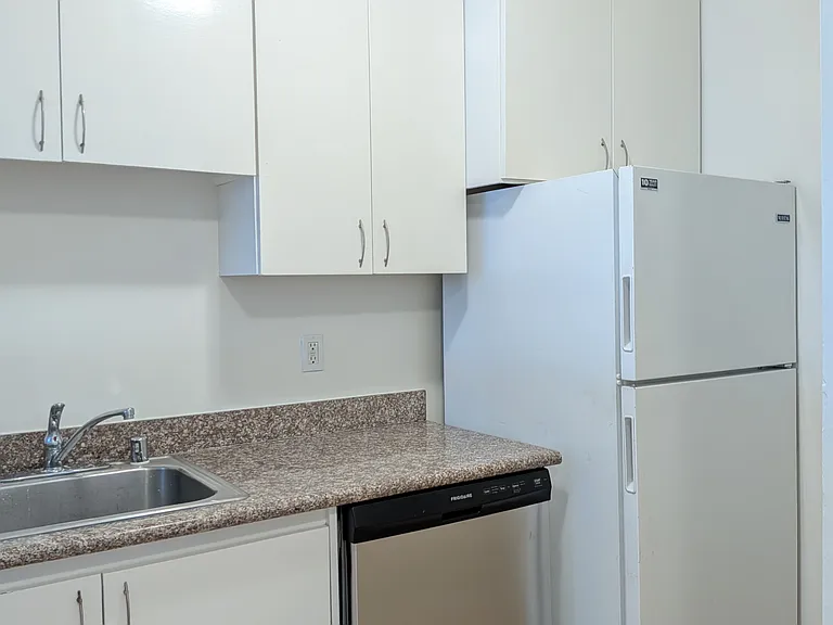 1580 Frisbie Ct — Photo 2
