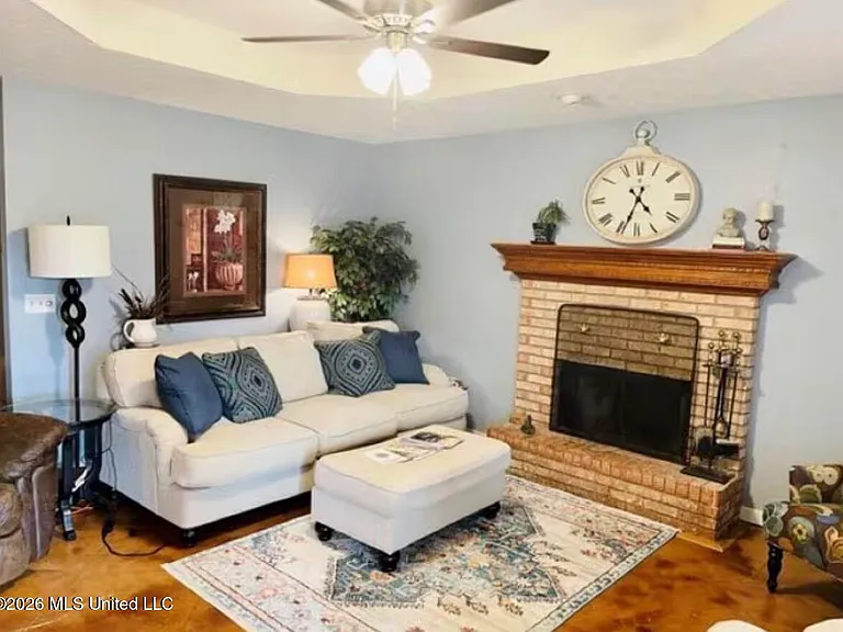 102 Riverbend Dr — Photo 6