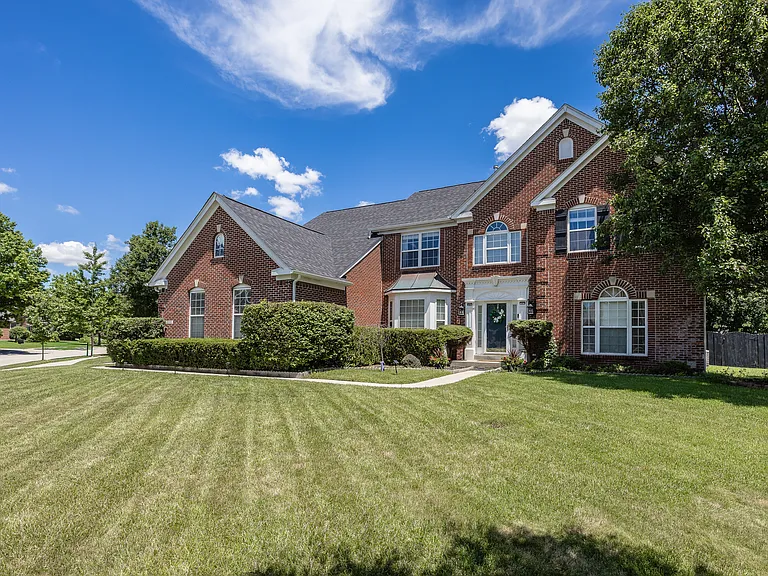 5889 Pebblestream Dr — Photo 1