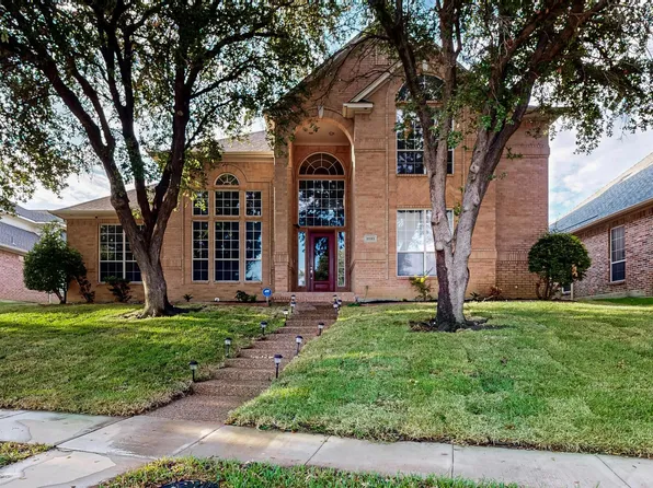2033 Le Mans Dr, Carrollton, TX 75006