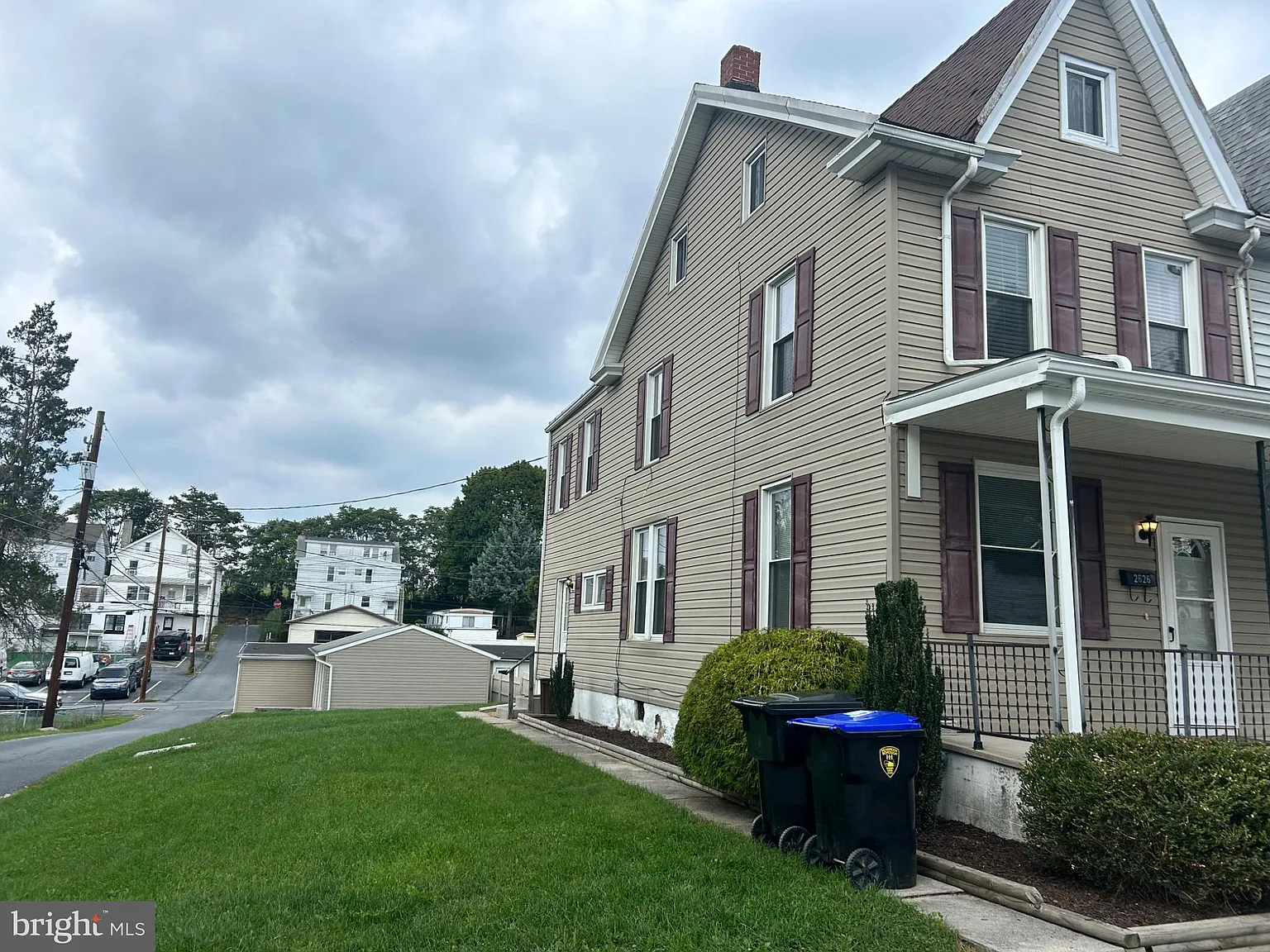 3 bed, 1.0 bath, 1509 sqft, $1,650 — Photo 3