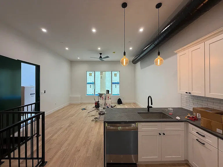 12 Locust St #1 — Photo 2