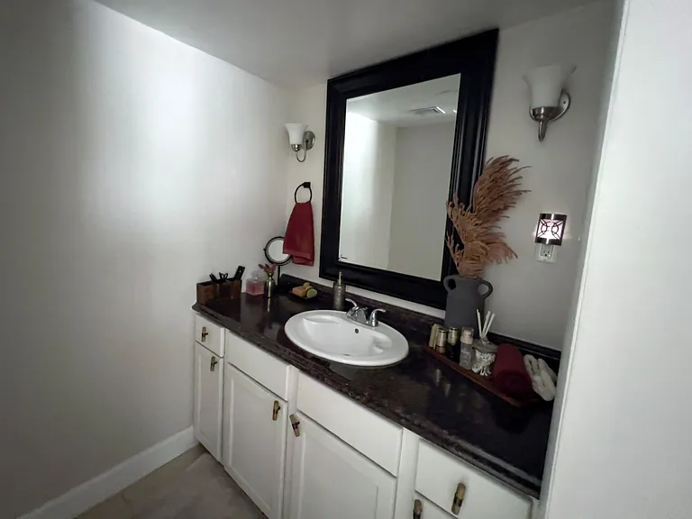 2040 NE 183rd St — Photo 35