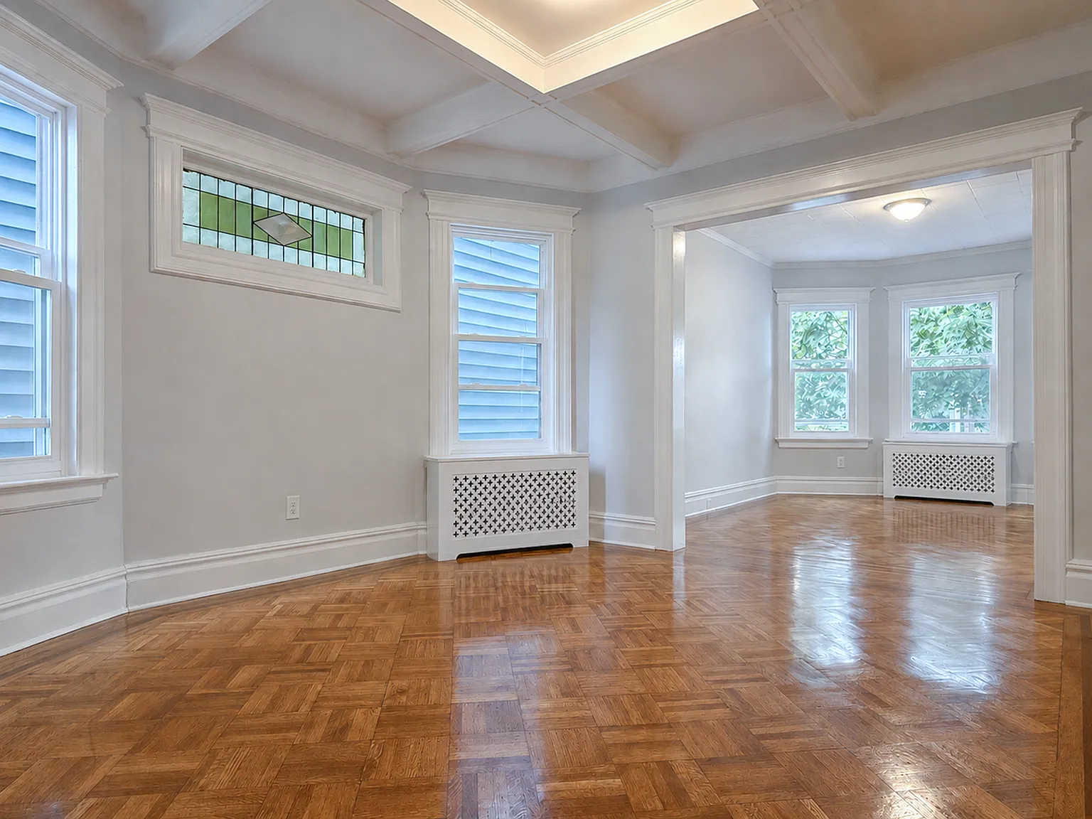 2 bed, 900 sqft, $2,200 — Photo 1