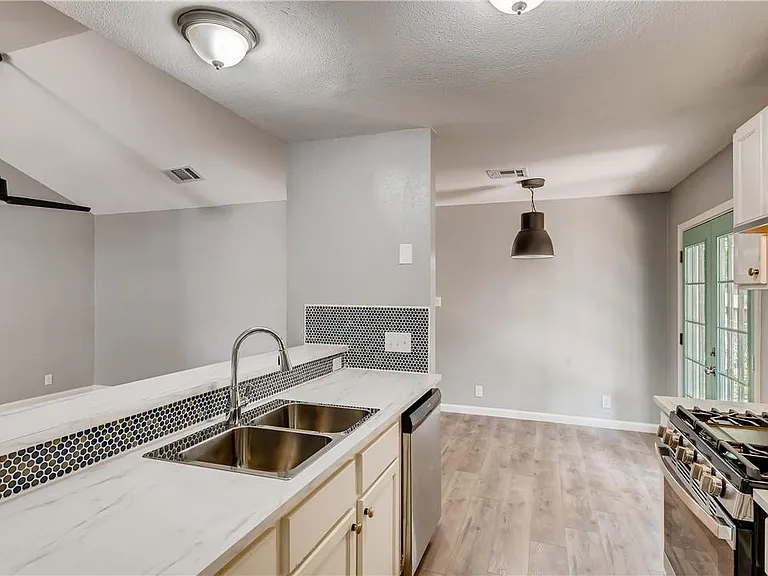 102 Nicole Cv #B — Photo 10