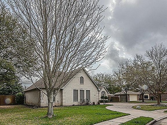 3rd image of 4203 Castle Dr