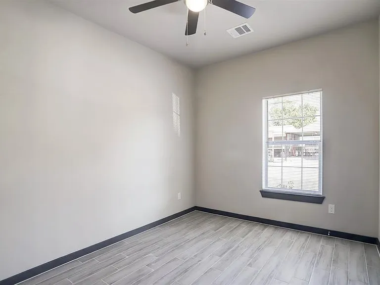 8103 Glass St — Photo 13