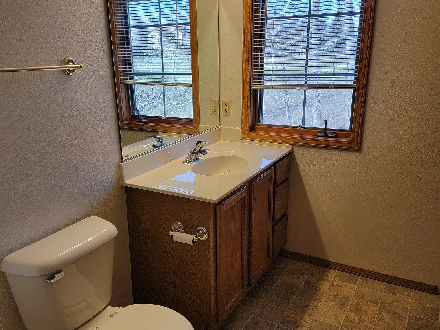 2 bed, 1100 sqft, $1,000 — Photo 4