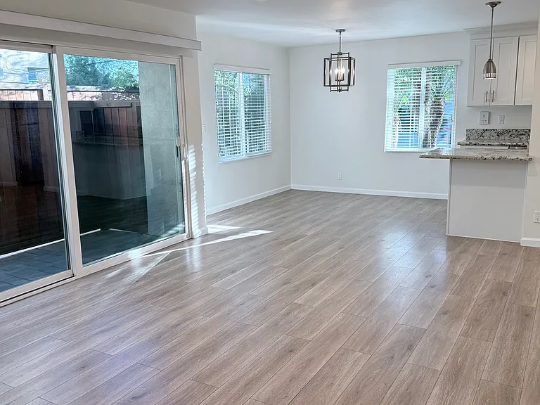 1612 S Bundy Dr #1 — Photo 6