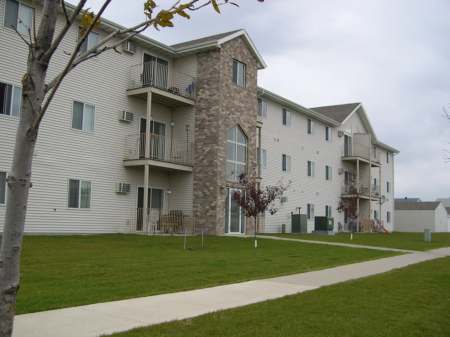 Wheatland Place Apartments — Photo 2
