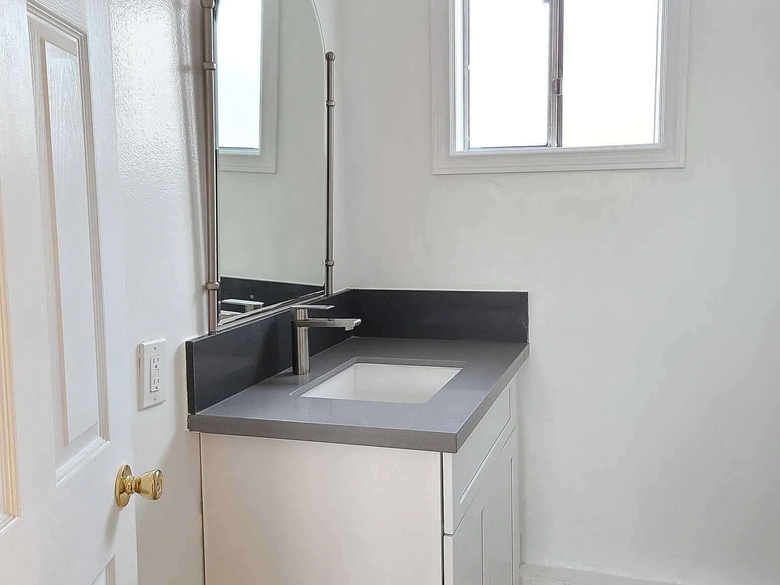 2 bed, 670 sqft, $2,200 — Photo 4
