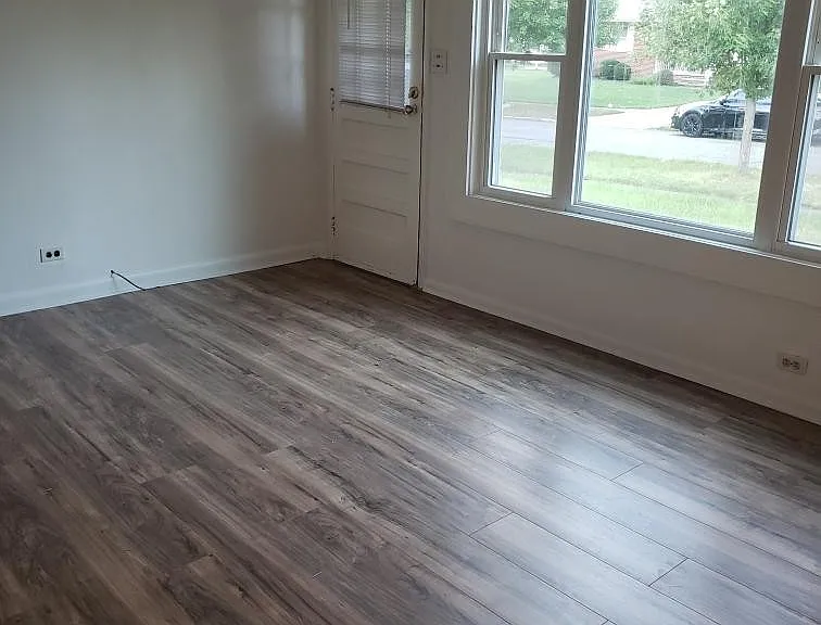 366 Avery Ave — Photo 2