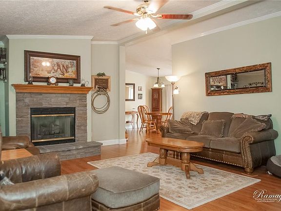 3rd image of 12950 Banks Ln