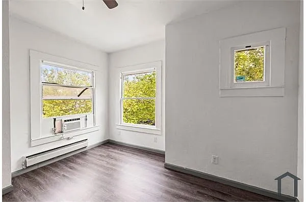 Building Photo - 1106 E St #11