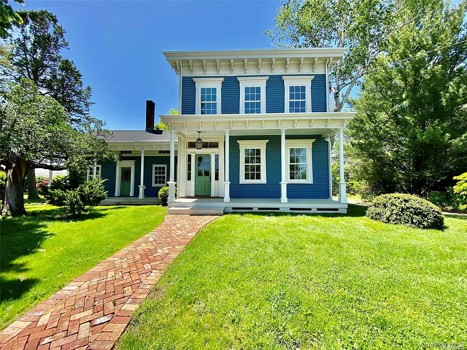 1685 Peconic Ln