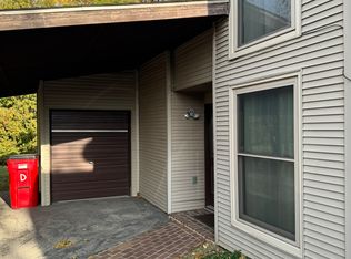 902 Hartwell Dr APT D, Savoy, IL 61874