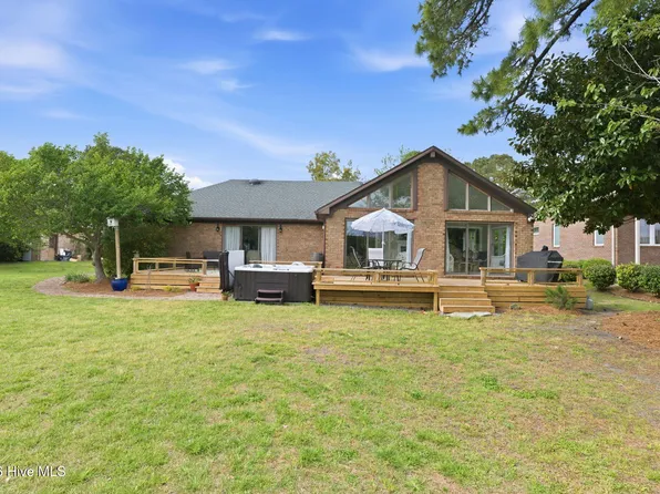 824 Pelican Drive, New Bern, NC 28560