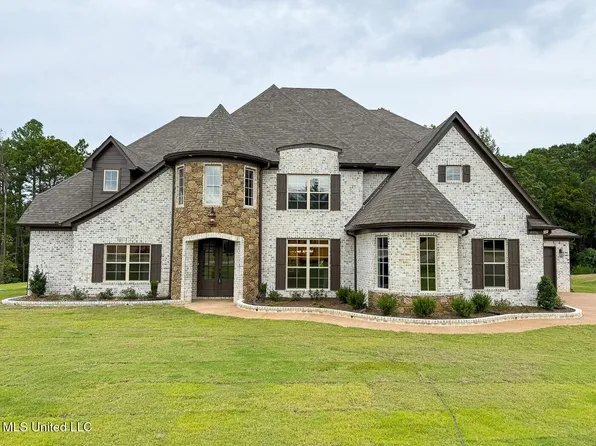11376 Vickis Ln, Olive Branch, MS 38654