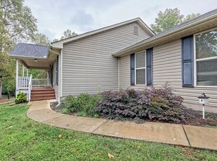 716 Beech Cove Rd, Hiawassee, GA 30546