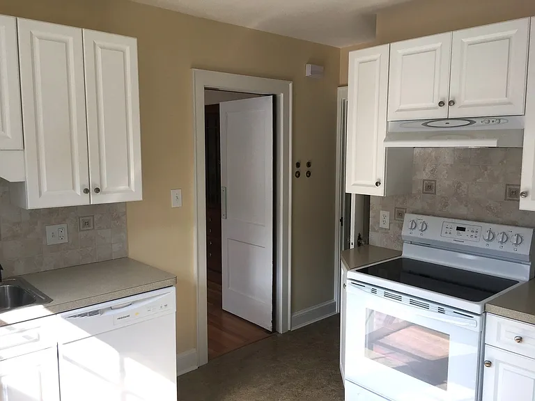 35 Sanborn Ave — Photo 10