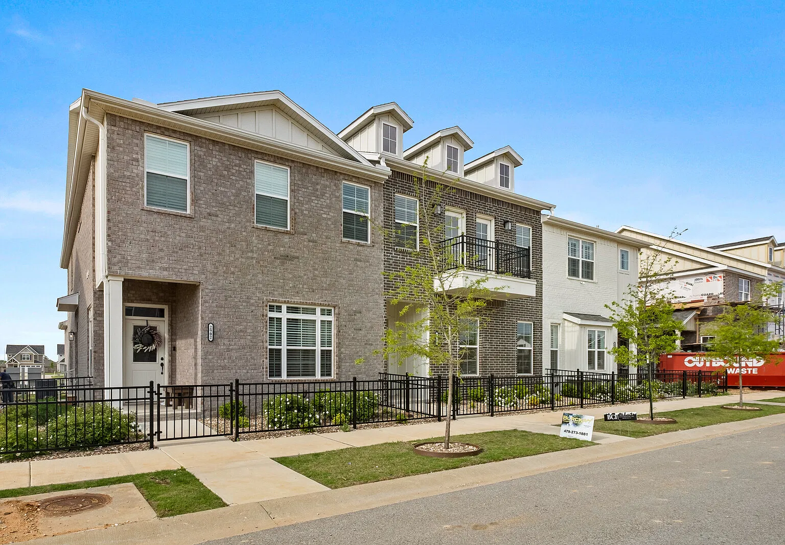 4 bed, 3.5 bath, 2398 sqft, $2,700 — Photo 2