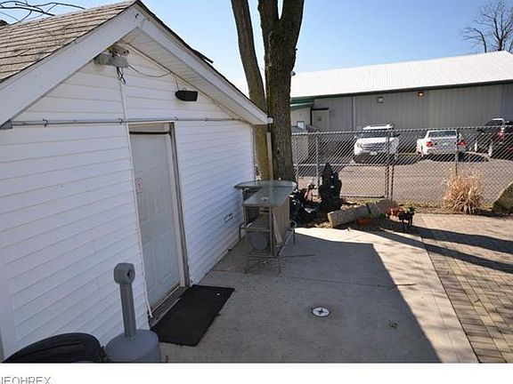 5th image of 6868 Lake Ave