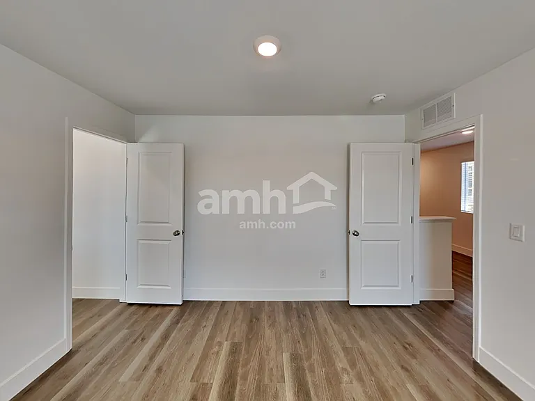 5856 Vaes Dothrak St — Photo 14