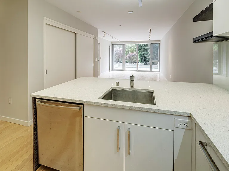 1840 Washington St #202 — Photo 7