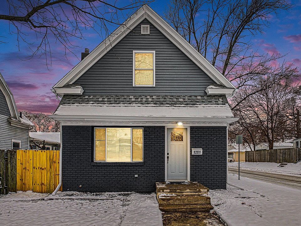 1st image of 1201 S Twyckenham Dr