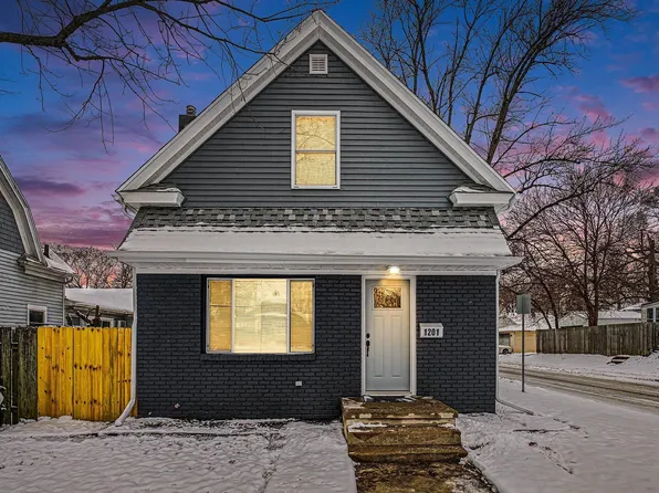 1201 S Twyckenham Dr, South Bend, IN 46615