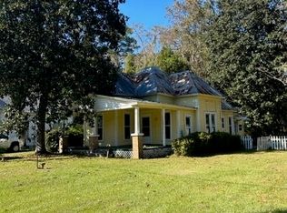 208 W 3rd St, Woodbine, GA 31569