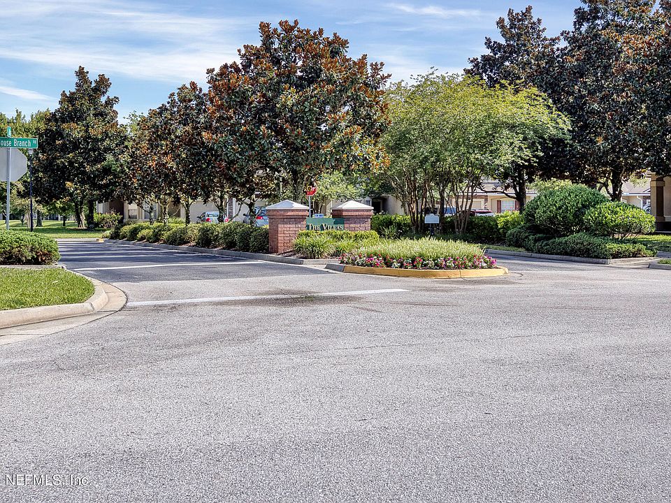 1st image of 582 Wooded Crossing Cir