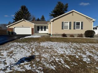 8 Old Tavern Ln, Smithfield, RI 02828