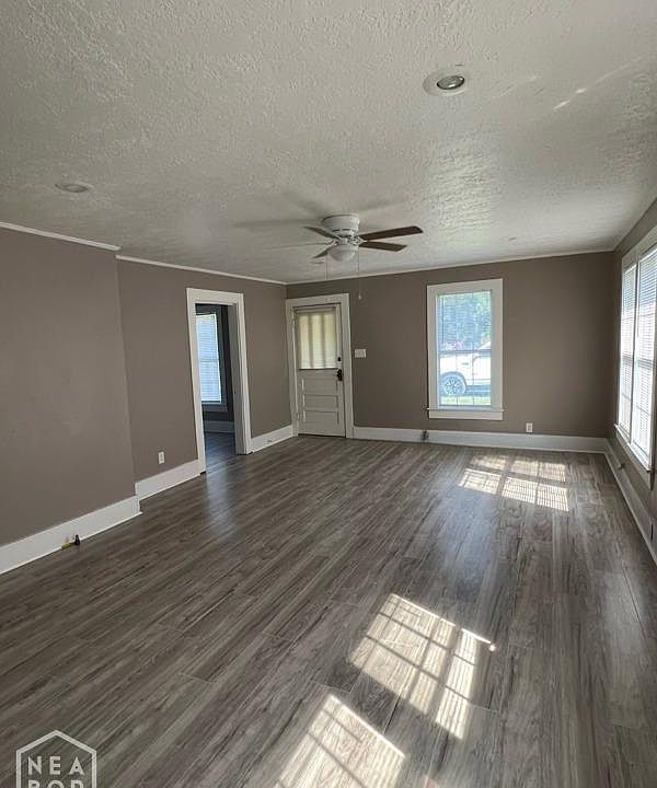 2nd image of 105 Ryerson St
