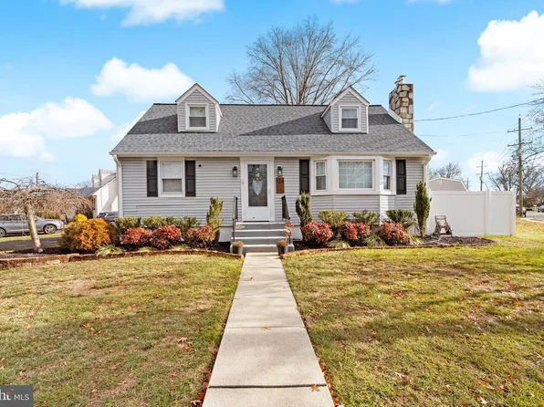 124 Nancy Ln, Ewing, NJ 08638