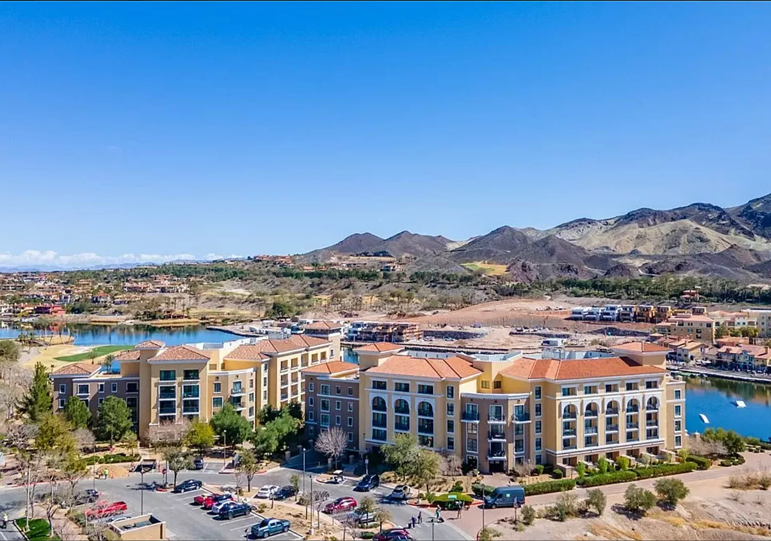 2 Bed condo in Lake Las Vegas- Gorgeous Lake Views — Photo 2