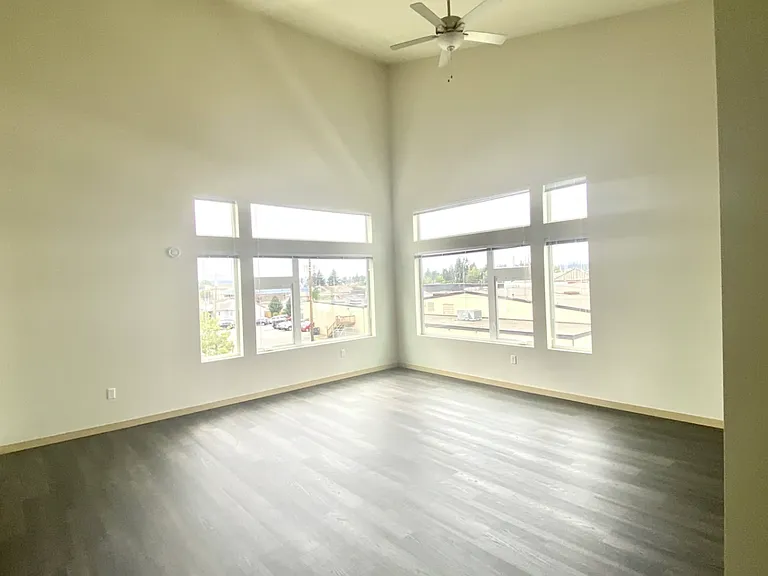 Strawberry Court Apartments — Photo 11
