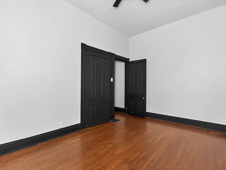 223 E 15th St #1 — Photo 9