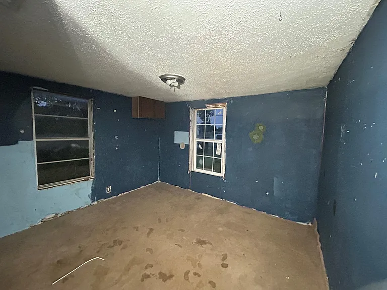 221 S Central Ave — Photo 21