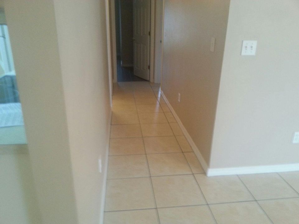 1st image of 25 Lane Dr